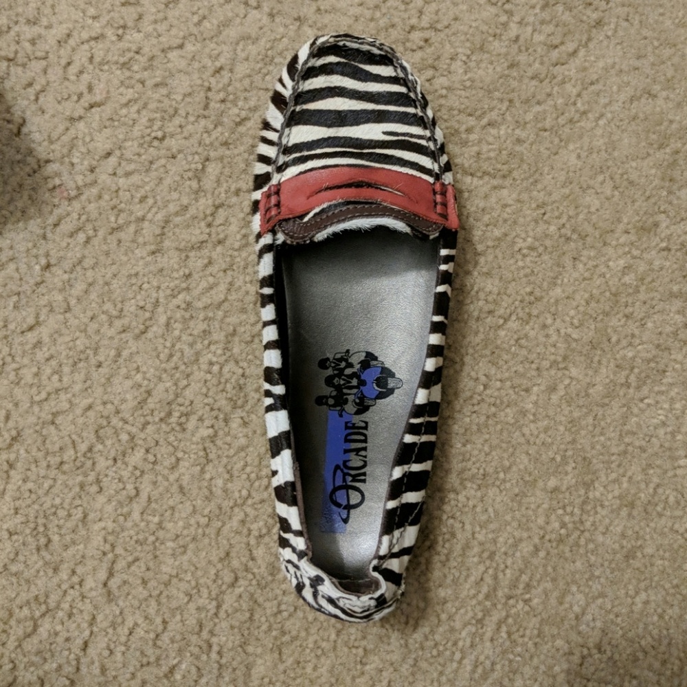 Brasilian brand zebra fur like print loafer